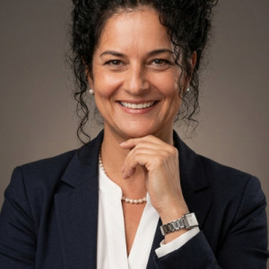 Alina Vasii