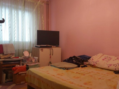 Apartament decomandat, confort 1, 3 camere, 2 bai, Lipovei - V1583