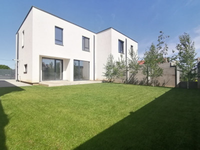 Duplex 4 camere Mosnita Noua pozitionat la asfalt cu toate utilitatile