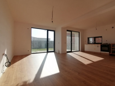 Duplex 4 camere Mosnita Noua pozitionat la asfalt cu toate utilitatile imagine mica 7, foxfort.ro
