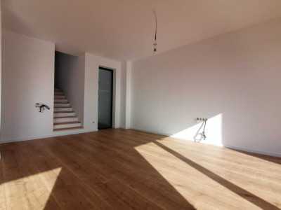 Duplex 4 camere Mosnita Noua pozitionat la asfalt cu toate utilitatile imagine mica 9, foxfort.ro
