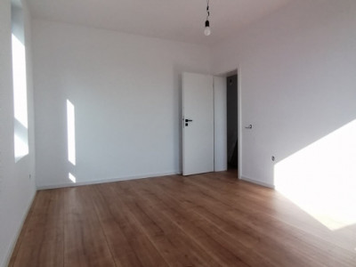 Duplex 4 camere Mosnita Noua pozitionat la asfalt cu toate utilitatile imagine mica 18, foxfort.ro