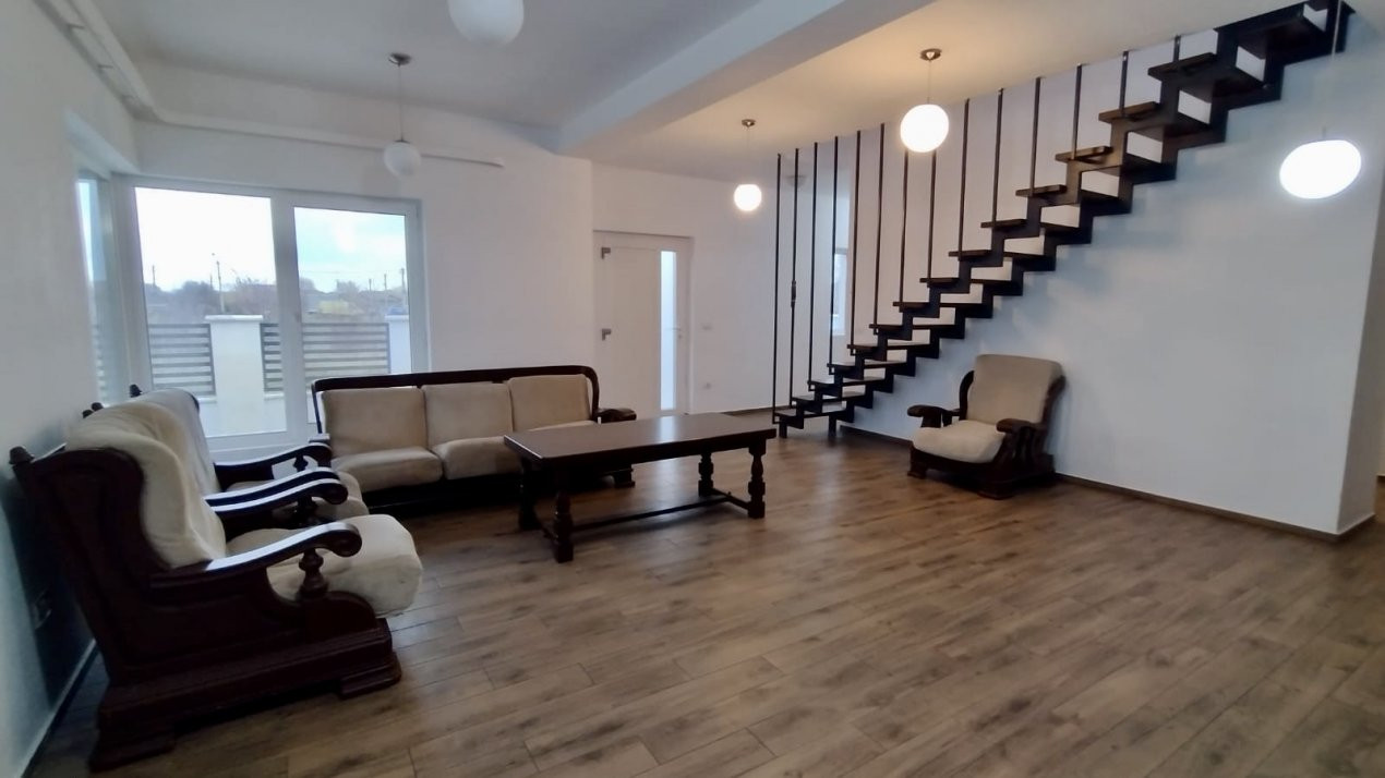 Casa individuala, cu 7 camere, de vanzare in Sacalaz 2, foxfort.ro