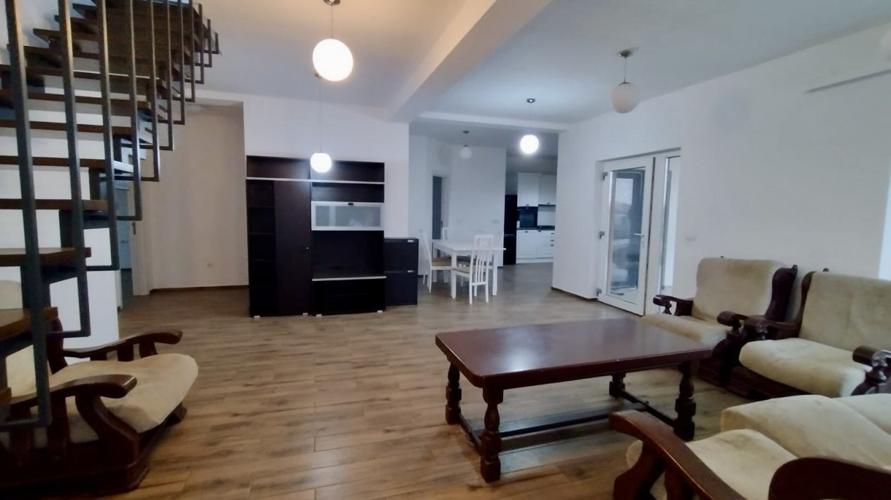 Casa individuala, cu 7 camere, de vanzare in Sacalaz 3, foxfort.ro