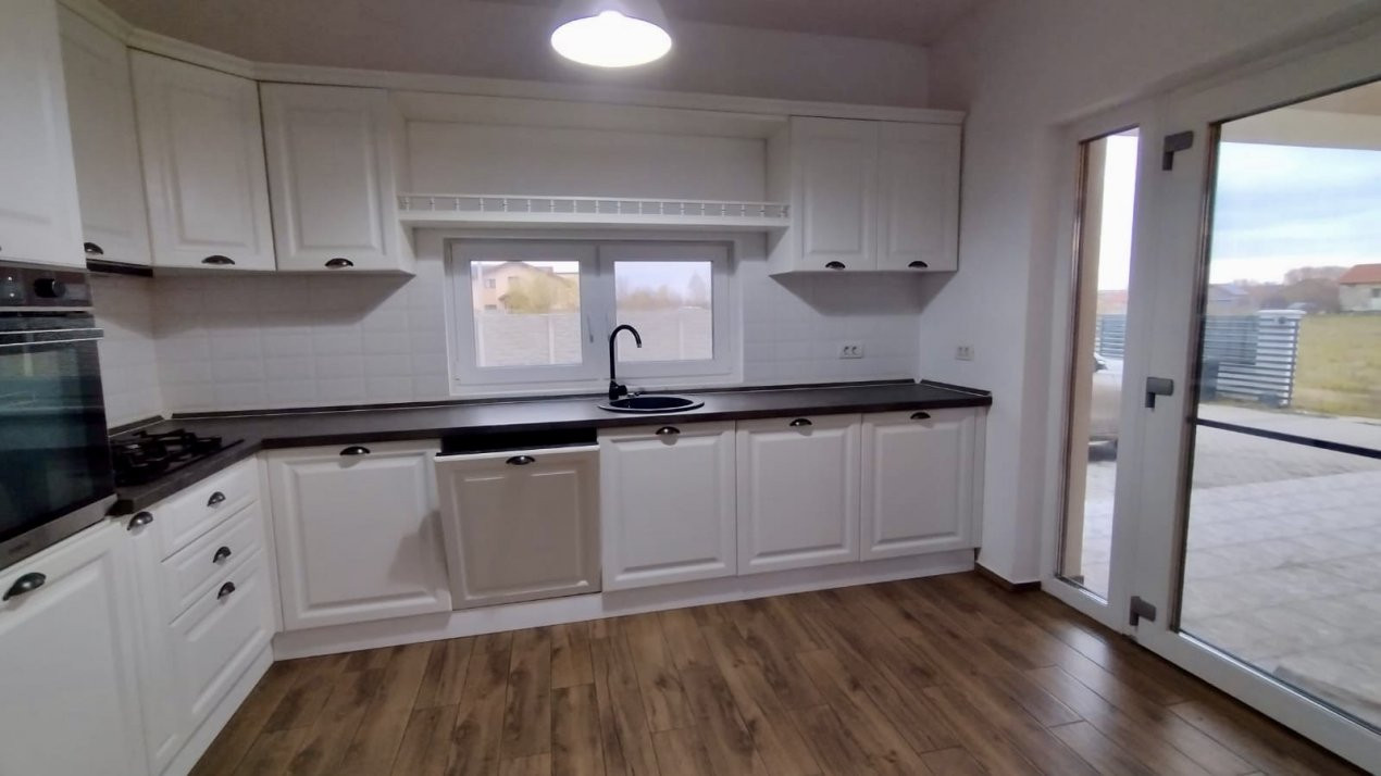 Casa individuala, cu 7 camere, de vanzare in Sacalaz 15, foxfort.ro