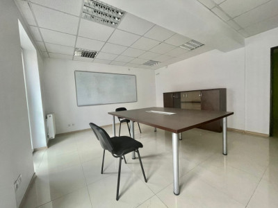 Spatiu comercial de vanzare, 585 mp,locatia excelenta, Timisoara- V2315 imagine mica 1, foxfort.ro
