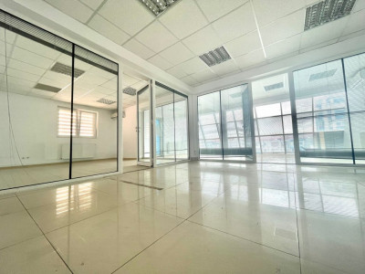 Spatiu comercial de vanzare, 585 mp,locatia excelenta, Timisoara- V2315 imagine mica 2, foxfort.ro