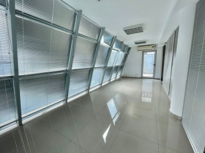 Spatiu comercial de vanzare, 585 mp,locatia excelenta, Timisoara- V2315 imagine mica 4, foxfort.ro