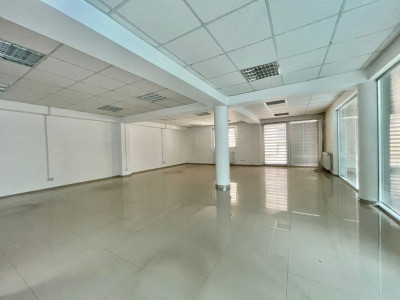Spatiu comercial de vanzare, 585 mp,locatia excelenta, Timisoara- V2315 imagine mica 8, foxfort.ro