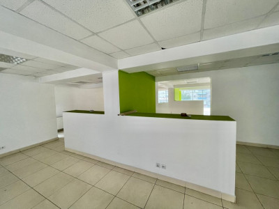Spatiu comercial de vanzare, 585 mp,locatia excelenta, Timisoara- V2315 imagine mica 12, foxfort.ro