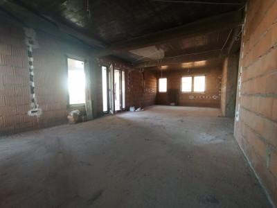 Casa individuala 7 camere Mosnita Noua - V2559 imagine mica 4, foxfort.ro