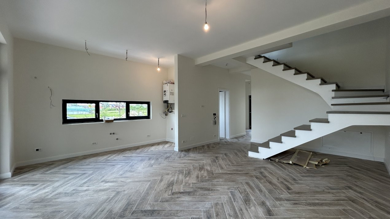 Duplex la chei, 5 camere in Ghiroda 4, foxfort.ro