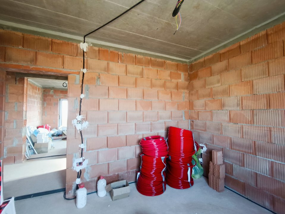 Apartament 3 camere decomandat 72 mp cu gradina de 100 mp in Giroc- V2808 11, foxfort.ro