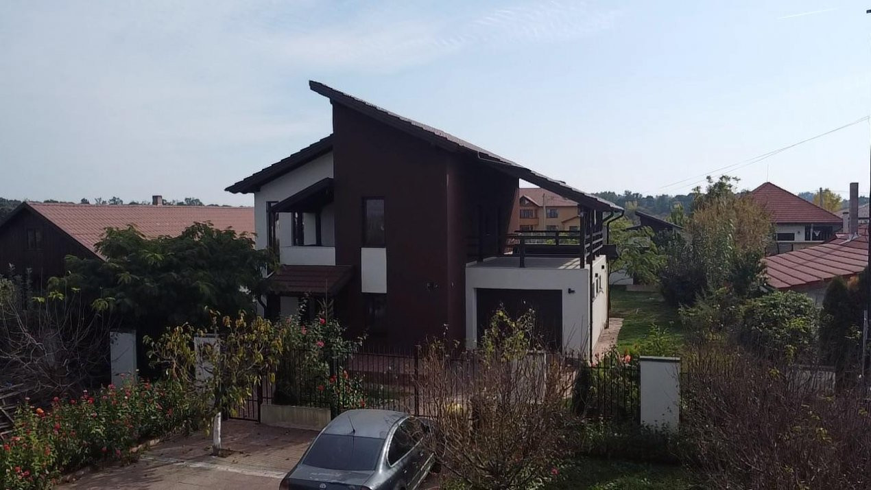 Casa individuala cu 5 camere de vanzare in Sag - ID V155 2, foxfort.ro