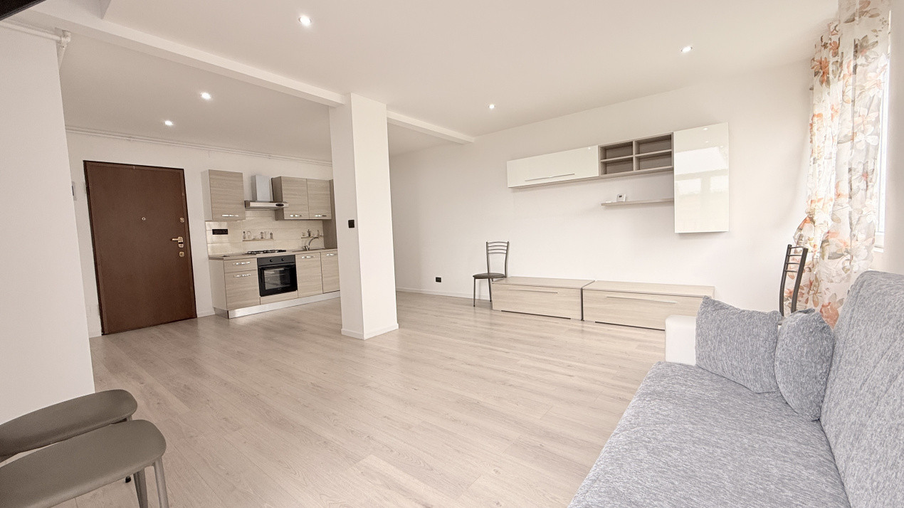 Apartament cu 3 camere, de vanzare, in Ghiroda 4, foxfort.ro