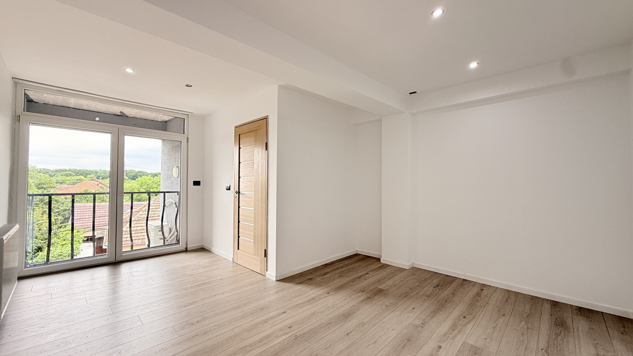 Apartament cu 3 camere, de vanzare, in Ghiroda 6, foxfort.ro