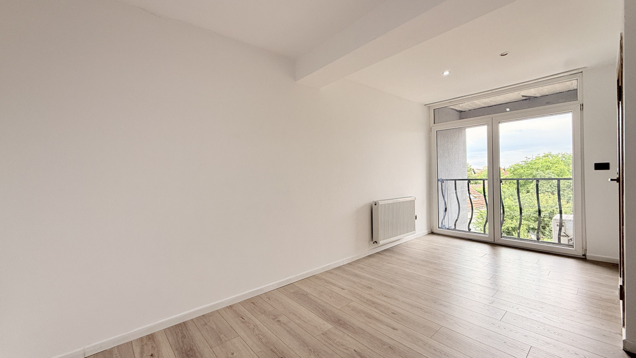 Apartament cu 3 camere, de vanzare, in Ghiroda 7, foxfort.ro