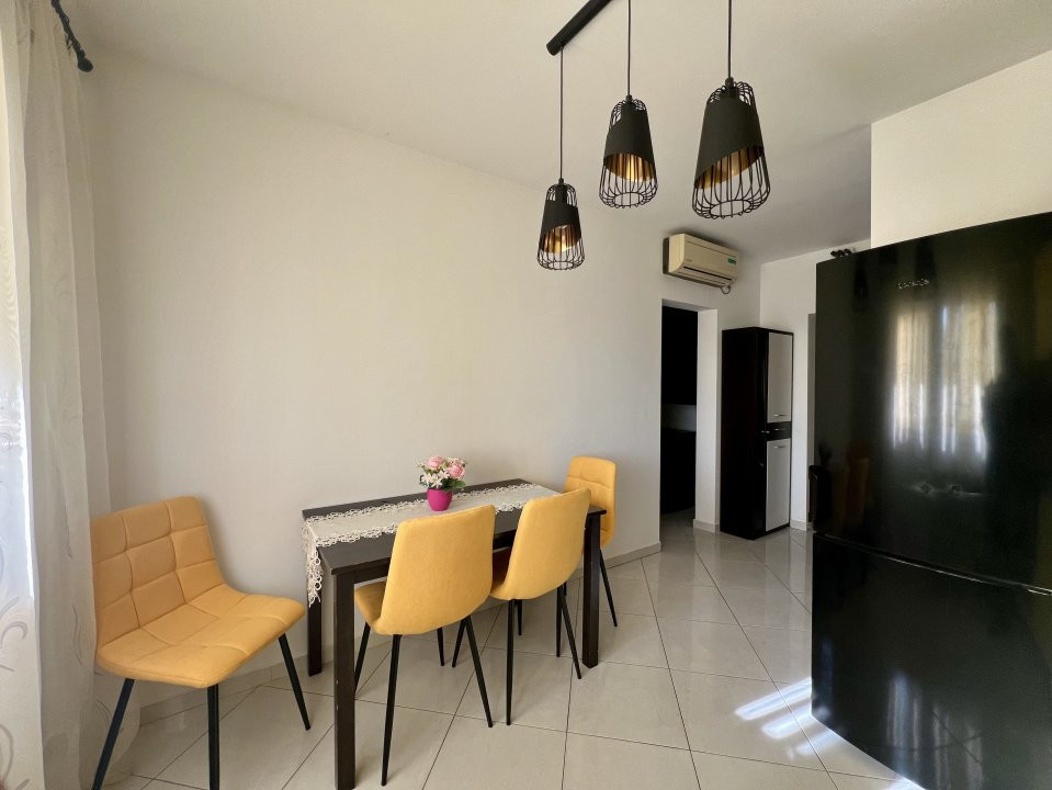 Apartament 3 camere, 63 mp, zona Soarelui, la mansarda 5, foxfort.ro