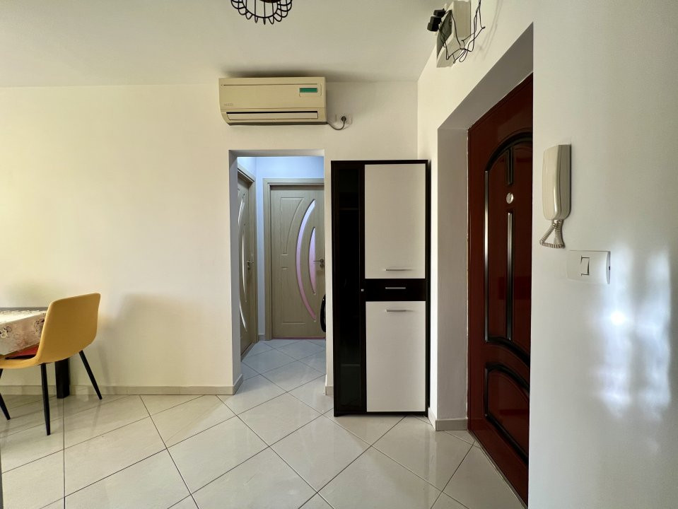 Apartament 3 camere, 63 mp, zona Soarelui, la mansarda 10, foxfort.ro