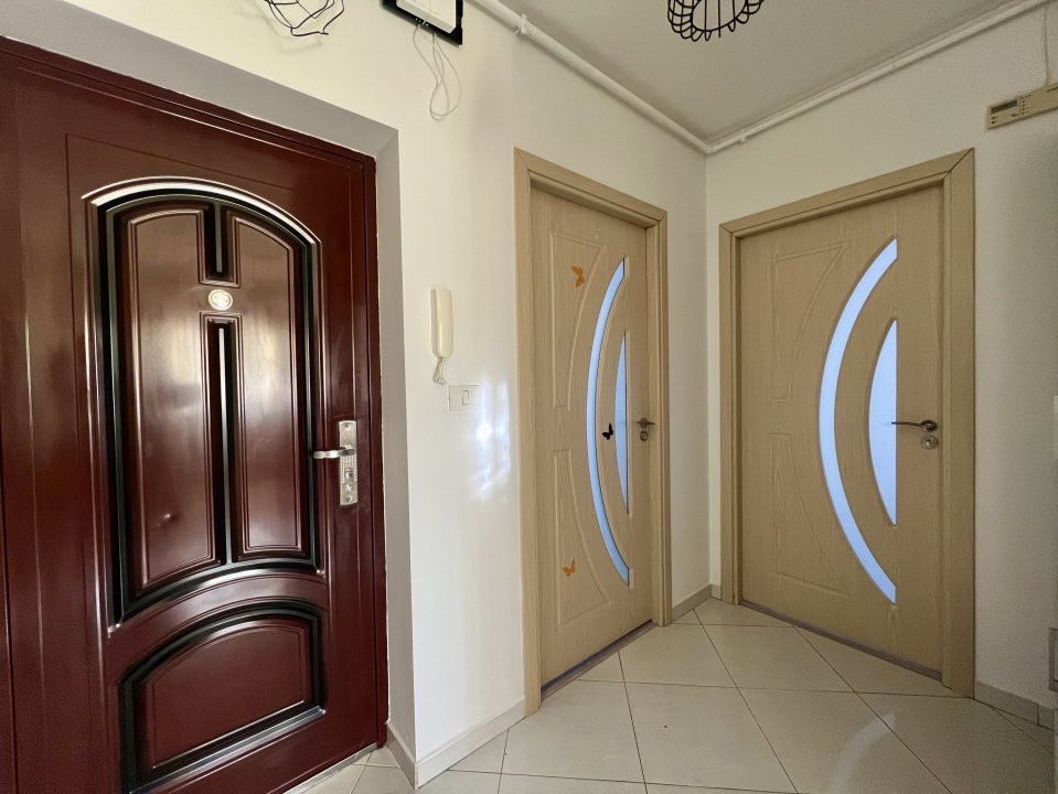 Apartament 3 camere, 63 mp, zona Soarelui, la mansarda 12, foxfort.ro