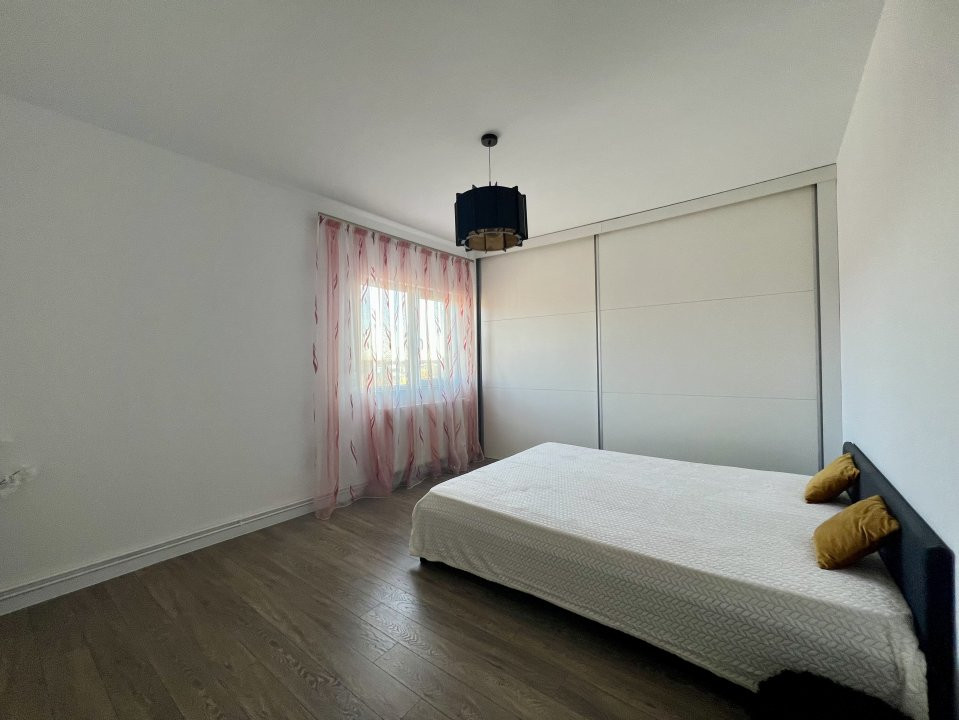 Apartament 3 camere, 63 mp, zona Soarelui, la mansarda 9, foxfort.ro