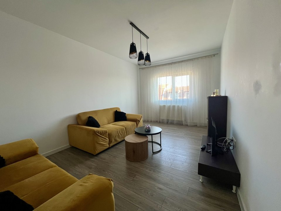 Apartament 3 camere, 63 mp, zona Soarelui, la mansarda 2, foxfort.ro