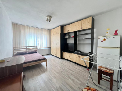 Apartament cu o camera, decomandat, zona Complex Studentesc