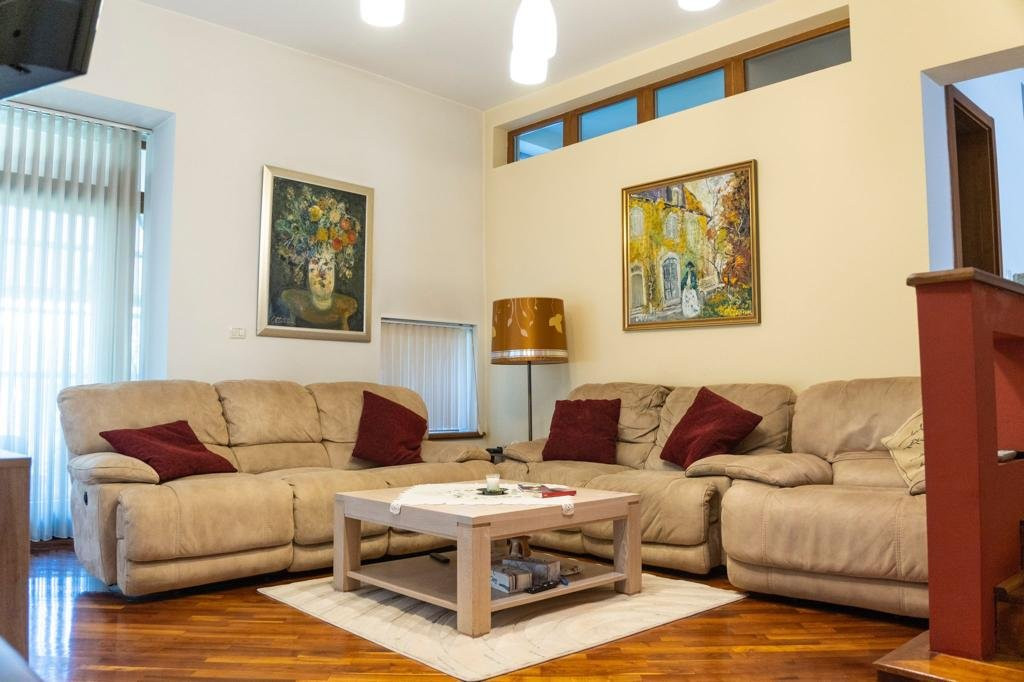 Casa individuala cu Garaj 360mp Utili, Zona Crisan - ID V4097 37, foxfort.ro