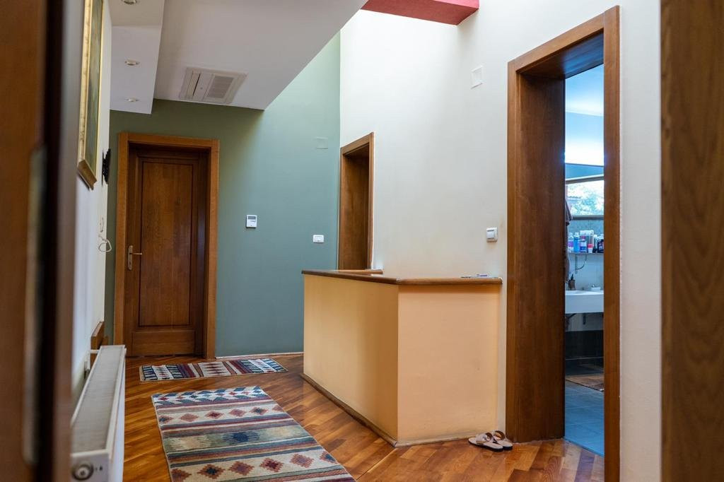 Casa individuala cu Garaj 360mp Utili, Zona Crisan - ID V4097 38, foxfort.ro