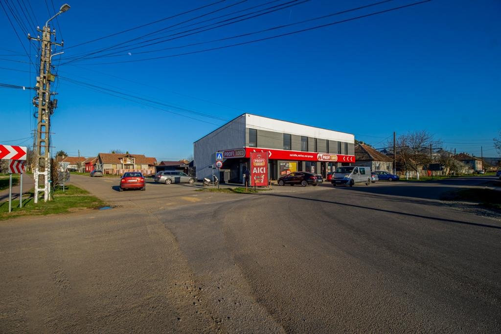 Casa 3 camere cu spatiu comercial in Carani - ID V4331 2, foxfort.ro