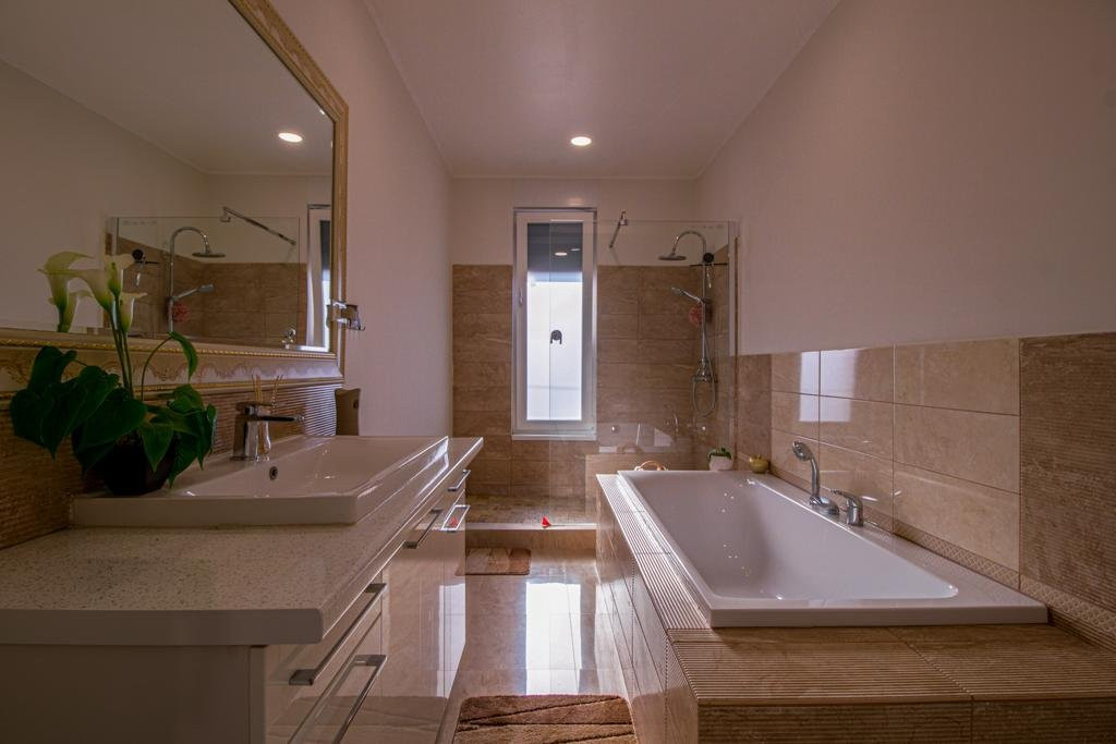 Casa 3 camere cu spatiu comercial in Carani - ID V4331 3, foxfort.ro