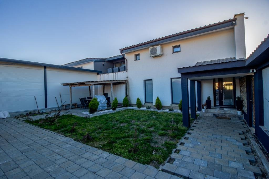 Casa 3 camere cu spatiu comercial in Carani - ID V4331 4, foxfort.ro