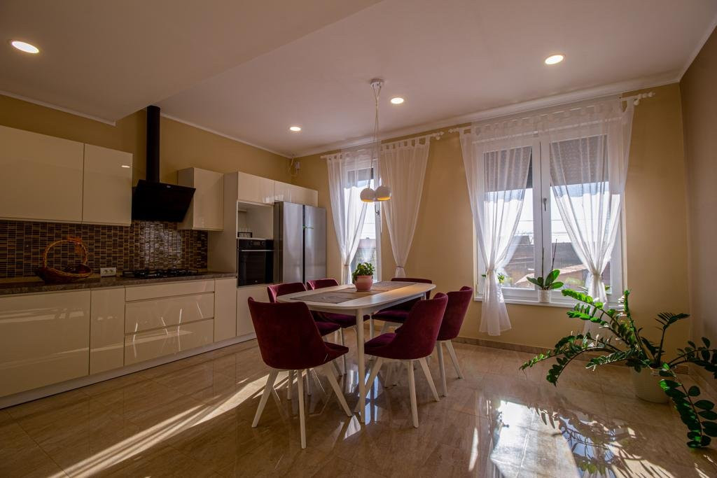 Casa 3 camere cu spatiu comercial in Carani - ID V4331 6, foxfort.ro