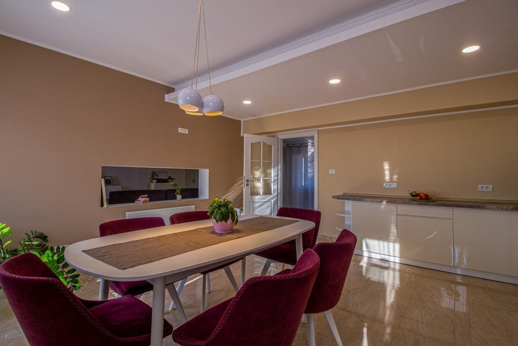 Casa 3 camere cu spatiu comercial in Carani - ID V4331 12, foxfort.ro