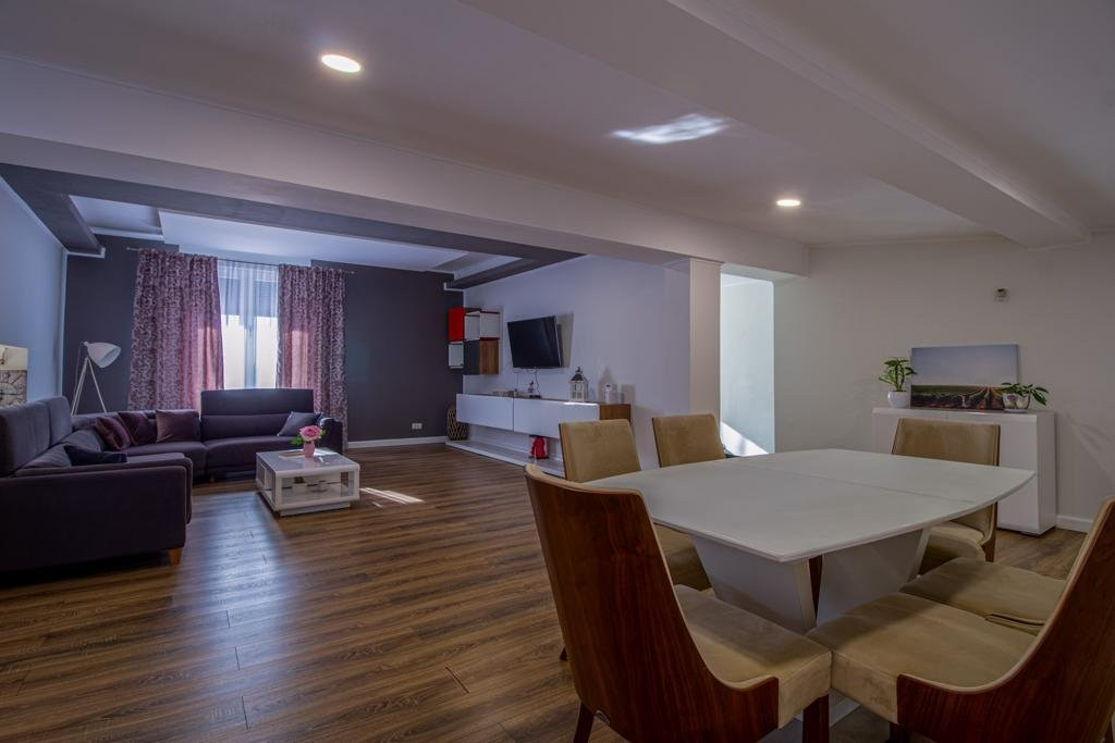 Casa 3 camere cu spatiu comercial in Carani - ID V4331 13, foxfort.ro