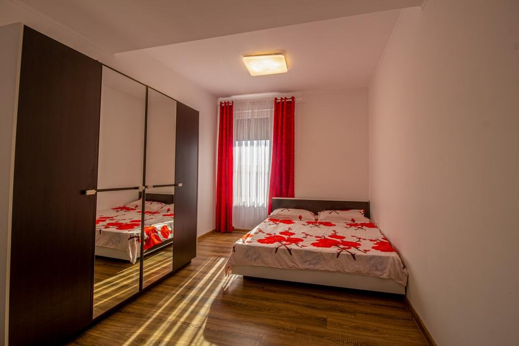 Casa 3 camere cu spatiu comercial in Carani - ID V4331 18, foxfort.ro