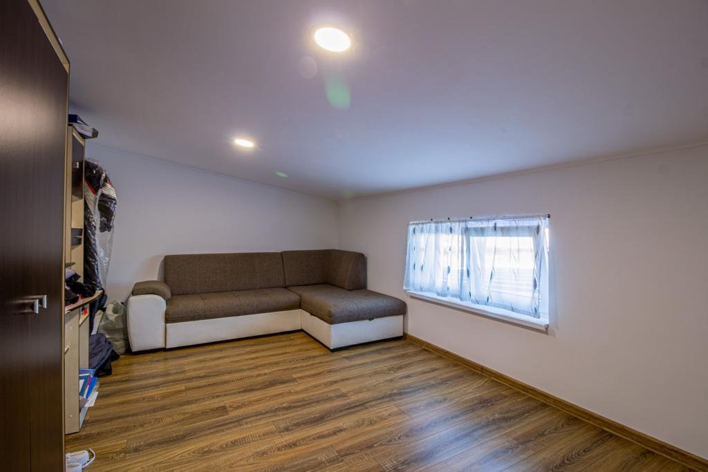 Casa 3 camere cu spatiu comercial in Carani - ID V4331 22, foxfort.ro