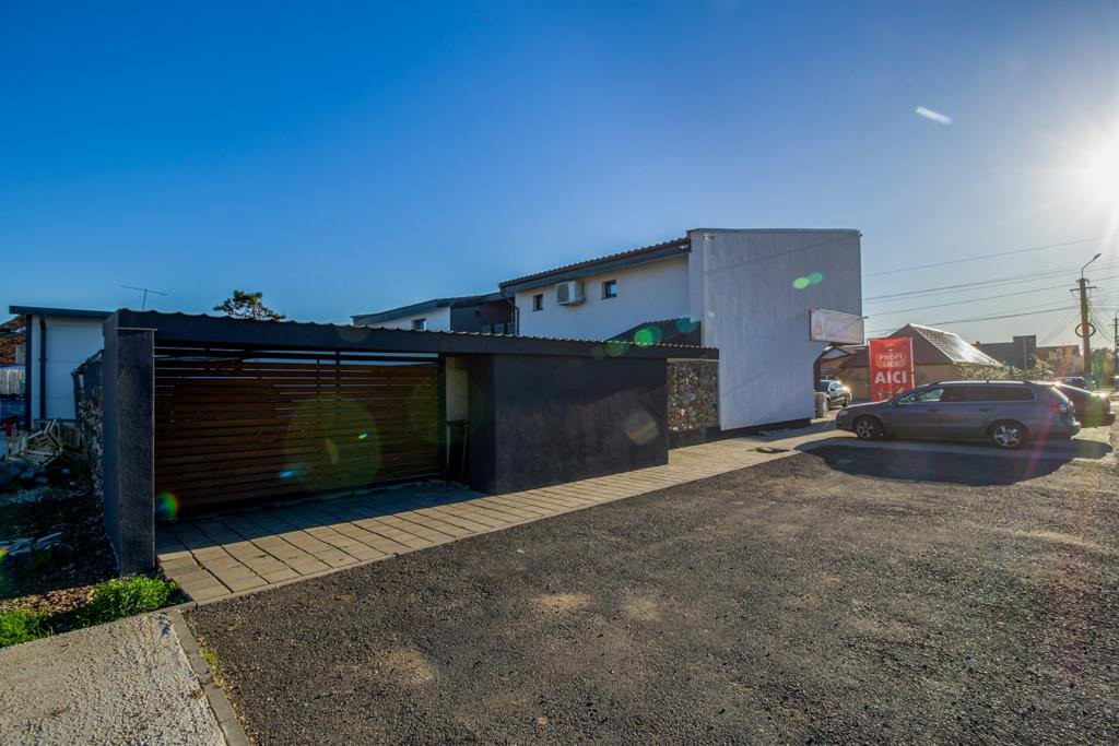 Casa 3 camere cu spatiu comercial in Carani - ID V4331 26, foxfort.ro