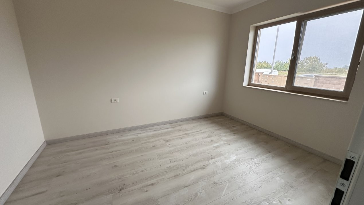 Duplex cu 5 camere despartit prin garaj, zona Giroc  15, foxfort.ro