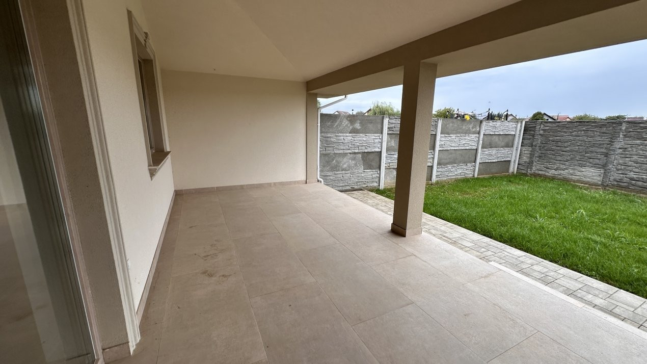 Duplex cu 5 camere despartit prin garaj, zona Giroc  30, foxfort.ro