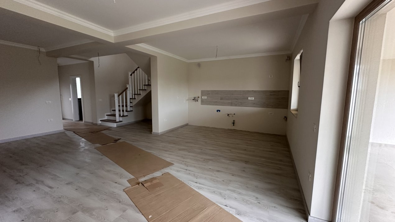 Duplex cu 5 camere despartit prin garaj, zona Giroc  31, foxfort.ro