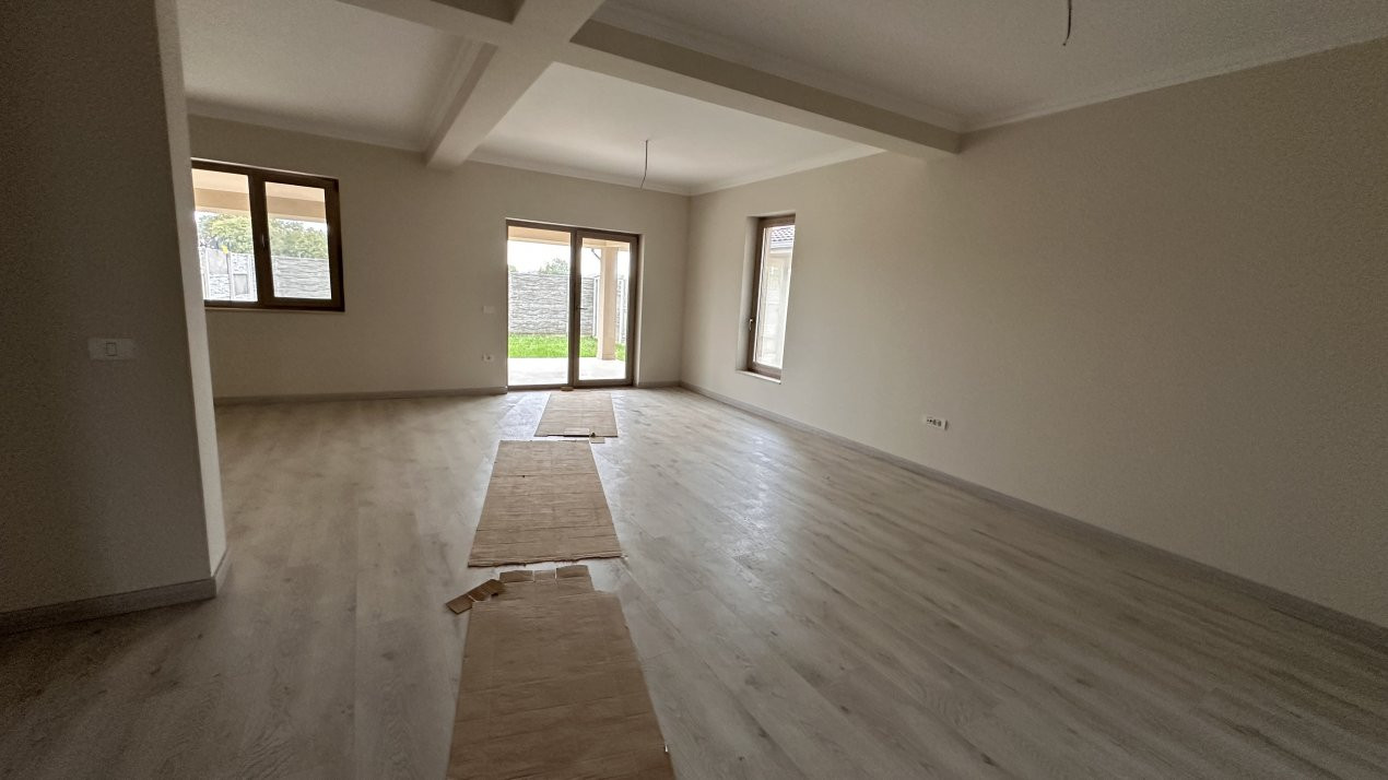 Duplex de vanzare cu 5 camere, despartit prin garaj, zona Giroc  2, foxfort.ro