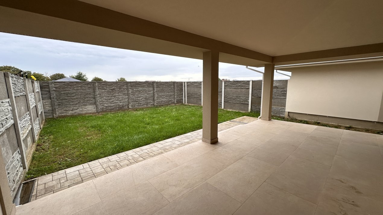 Duplex de vanzare cu 5 camere, despartit prin garaj, zona Giroc  7, foxfort.ro