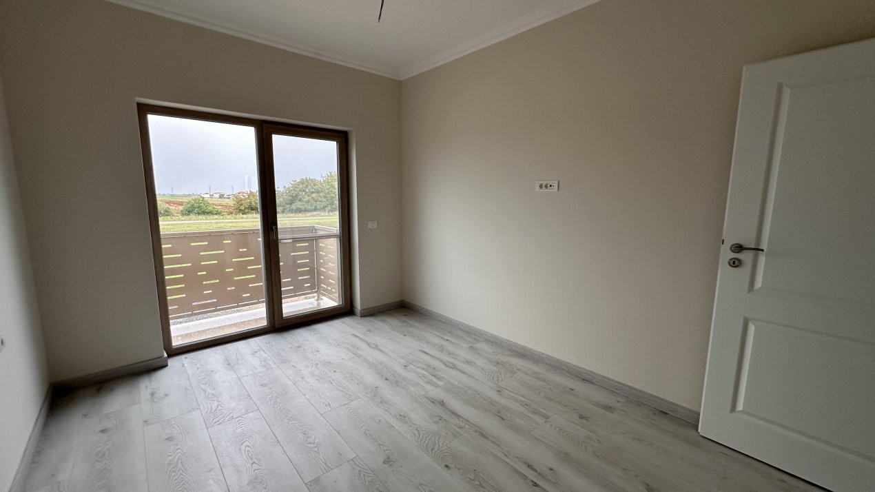 Duplex de vanzare cu 5 camere, despartit prin garaj, zona Giroc  8, foxfort.ro