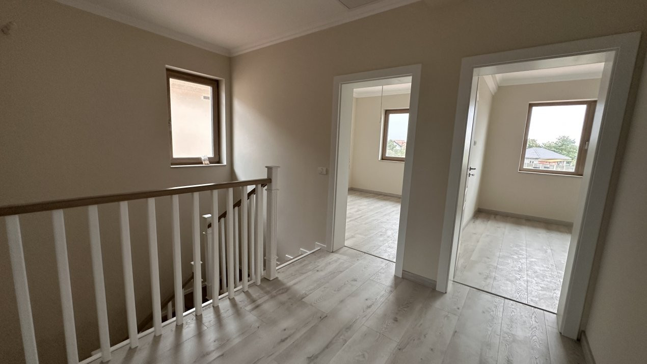 Duplex de vanzare cu 5 camere, despartit prin garaj, zona Giroc  9, foxfort.ro
