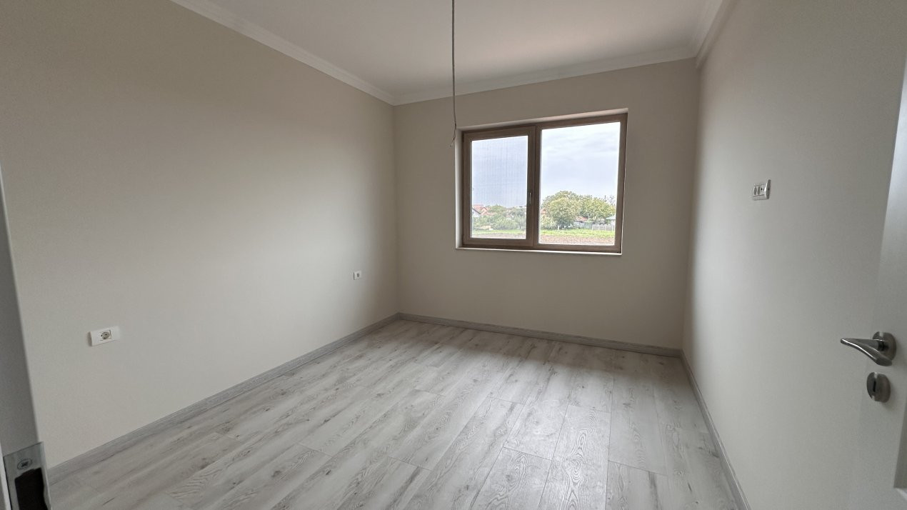 Duplex de vanzare cu 5 camere, despartit prin garaj, zona Giroc  10, foxfort.ro