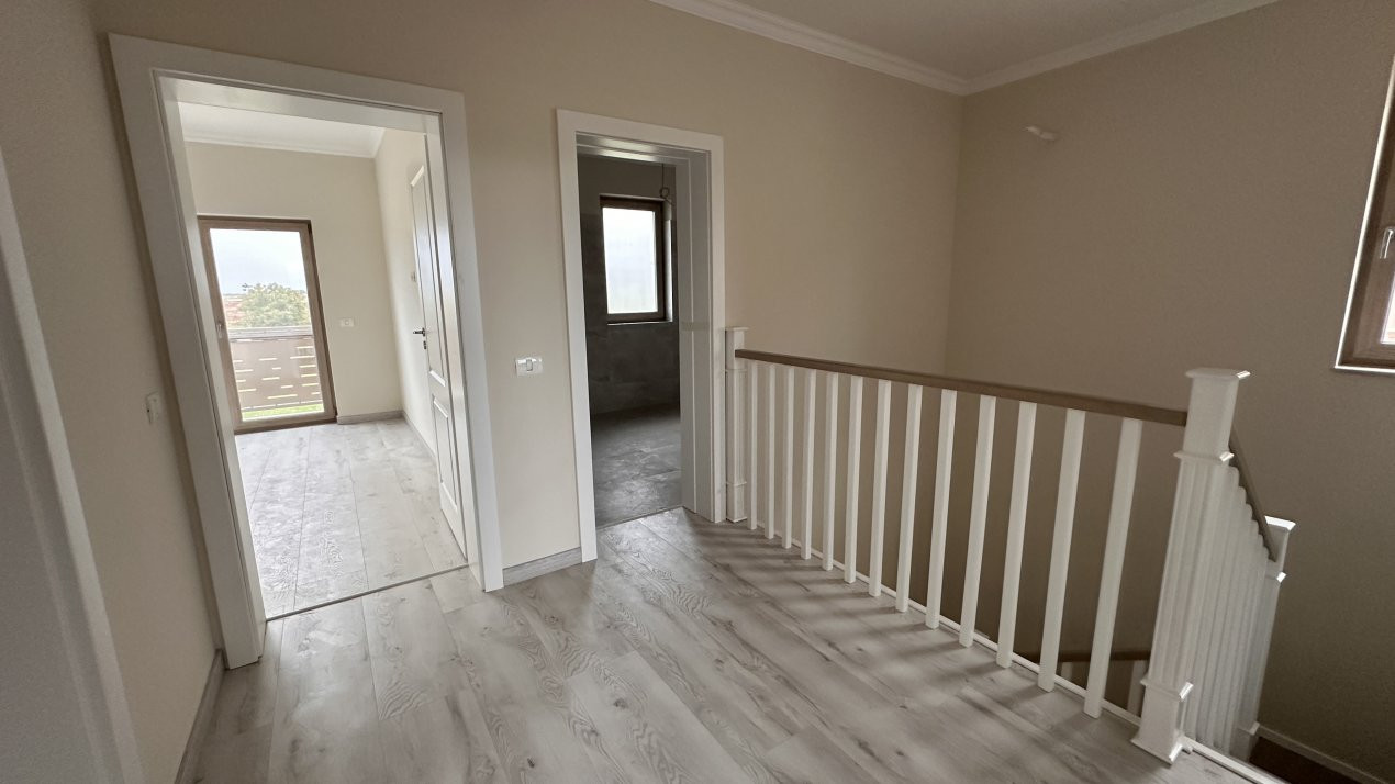 Duplex de vanzare cu 5 camere, despartit prin garaj, zona Giroc  12, foxfort.ro