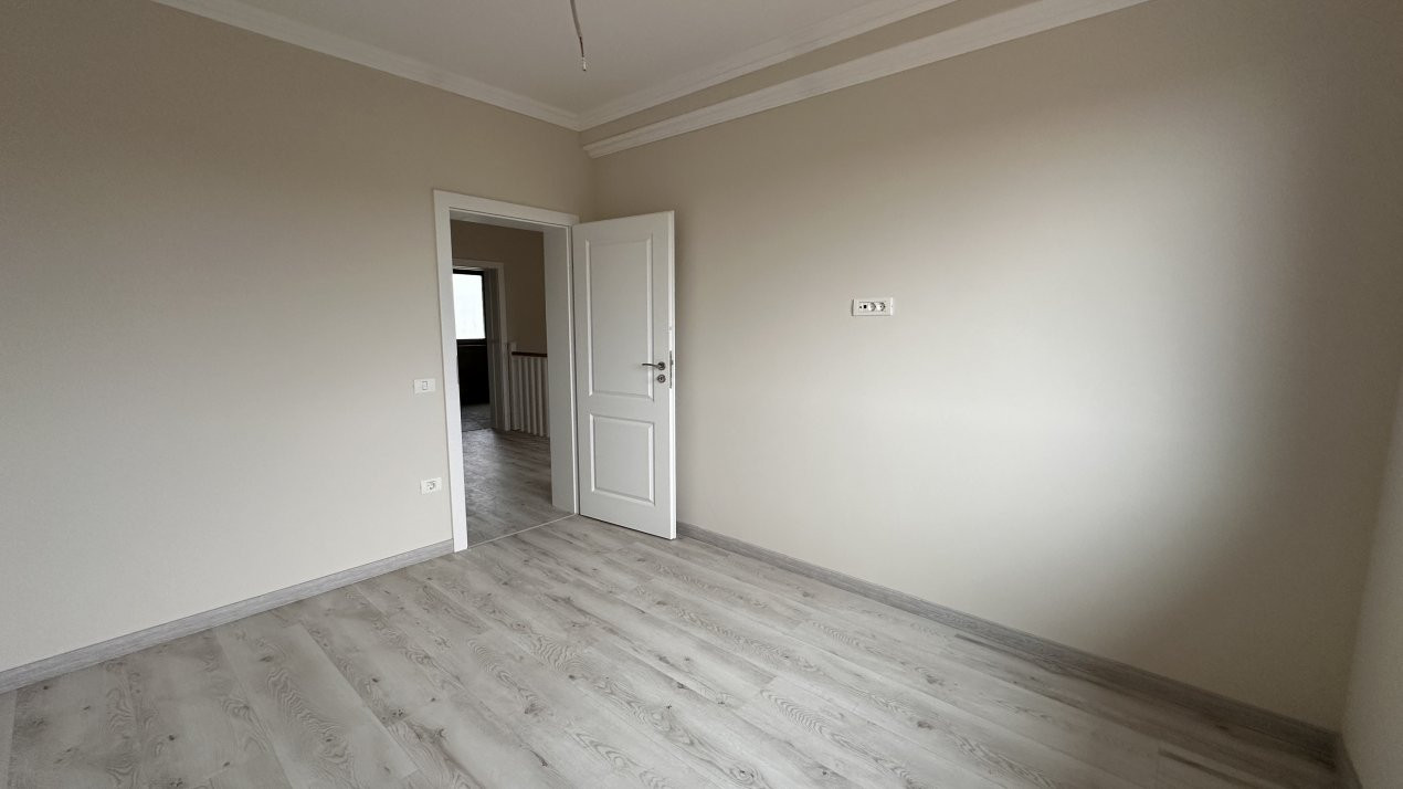Duplex de vanzare cu 5 camere, despartit prin garaj, zona Giroc  13, foxfort.ro