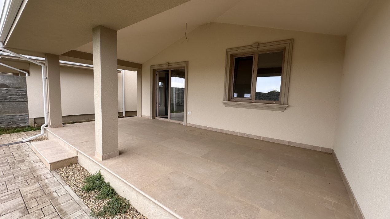 Duplex de vanzare cu 5 camere, despartit prin garaj, zona Giroc  16, foxfort.ro