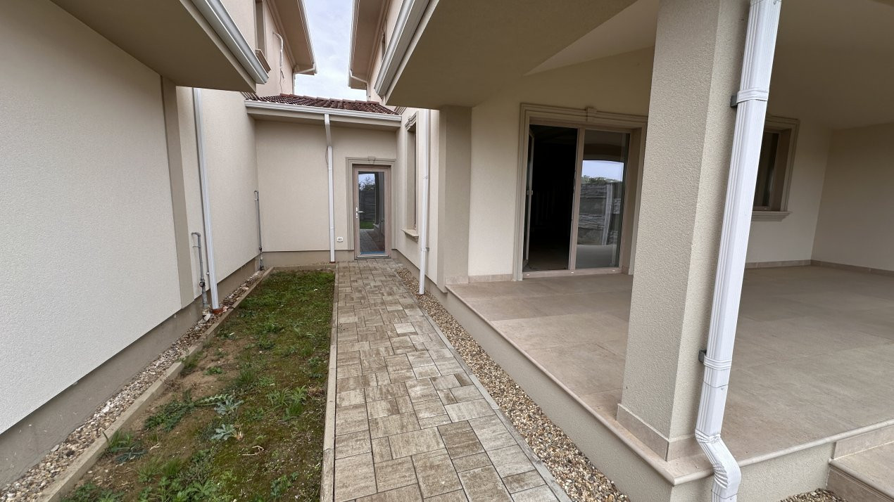 Duplex de vanzare cu 5 camere, despartit prin garaj, zona Giroc  17, foxfort.ro